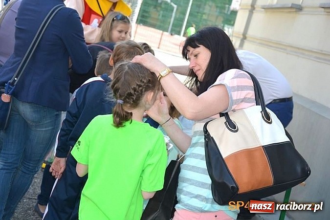 Zdjęcie w galerii na portalu naszraciborz.pl: Piknik rodzinny w SP4 wiadomości z regionu