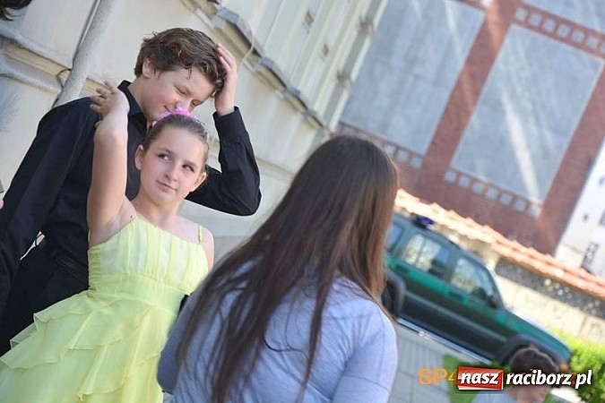 Zdjęcie w galerii na portalu naszraciborz.pl: Piknik rodzinny w SP4 wiadomości z regionu