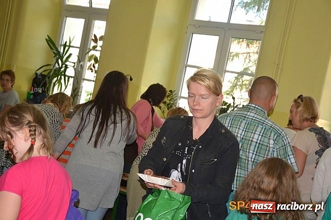 Zdjęcie w galerii na portalu naszraciborz.pl: Piknik rodzinny w SP4 wiadomości z regionu