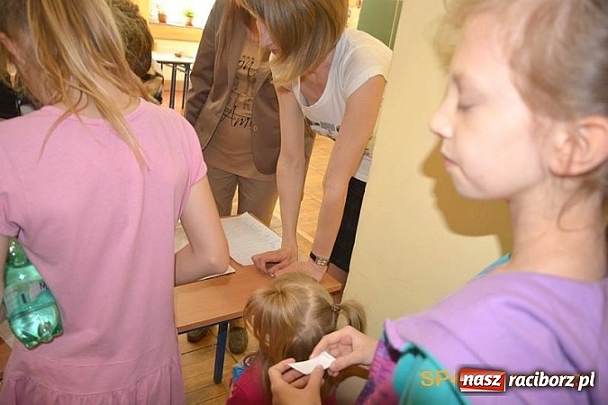 Zdjęcie w galerii na portalu naszraciborz.pl: Piknik rodzinny w SP4 wiadomości z regionu