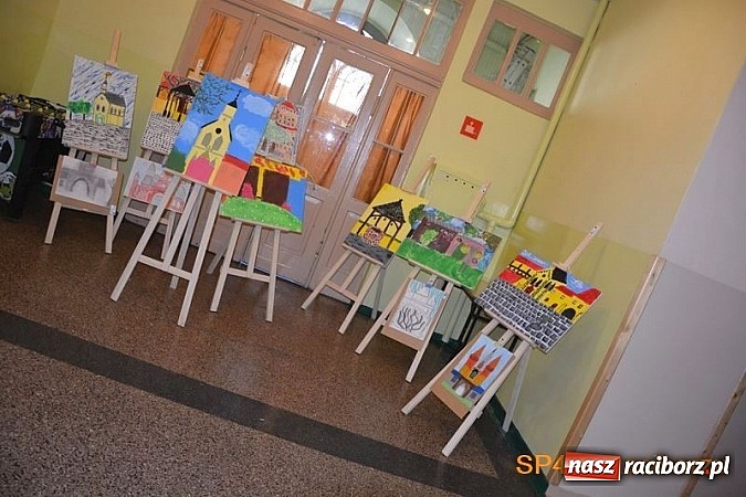 Zdjęcie w galerii na portalu naszraciborz.pl: Piknik rodzinny w SP4 wiadomości z regionu