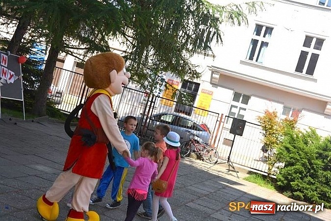 Zdjęcie w galerii na portalu naszraciborz.pl: Piknik rodzinny w SP4 wiadomości z regionu