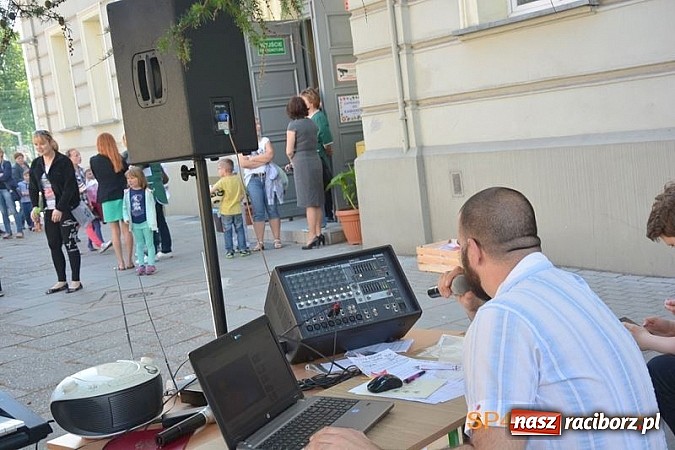 Zdjęcie w galerii na portalu naszraciborz.pl: Piknik rodzinny w SP4 wiadomości z regionu
