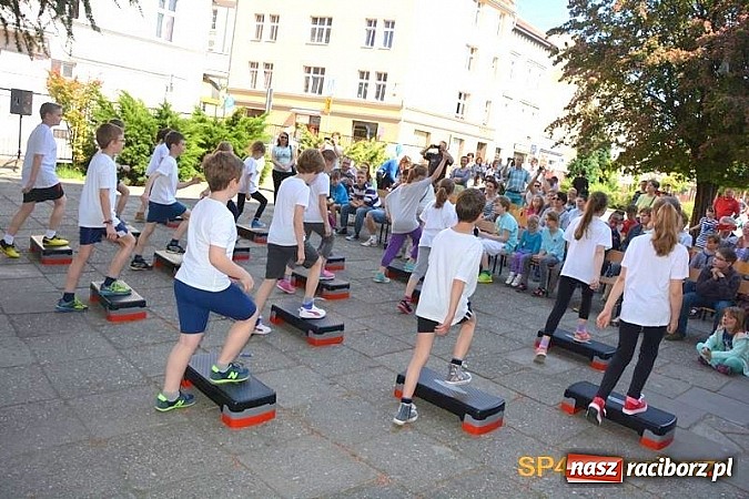 Zdjęcie w galerii na portalu naszraciborz.pl: Piknik rodzinny w SP4 wiadomości z regionu