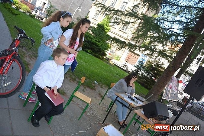 Zdjęcie w galerii na portalu naszraciborz.pl: Piknik rodzinny w SP4 wiadomości z regionu