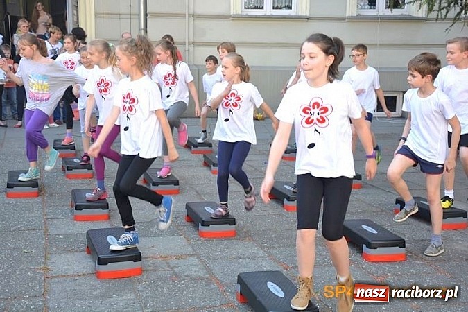 Zdjęcie w galerii na portalu naszraciborz.pl: Piknik rodzinny w SP4 wiadomości z regionu