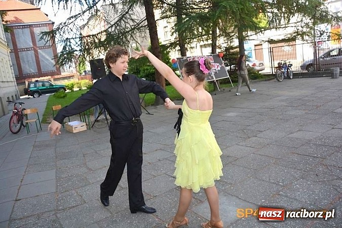 Zdjęcie w galerii na portalu naszraciborz.pl: Piknik rodzinny w SP4 wiadomości z regionu