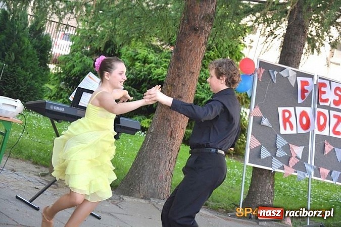 Zdjęcie w galerii na portalu naszraciborz.pl: Piknik rodzinny w SP4 wiadomości z regionu