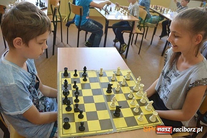 Zdjęcie w galerii na portalu naszraciborz.pl: Piknik rodzinny w SP4 wiadomości z regionu