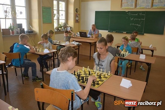 Zdjęcie w galerii na portalu naszraciborz.pl: Piknik rodzinny w SP4 wiadomości z regionu