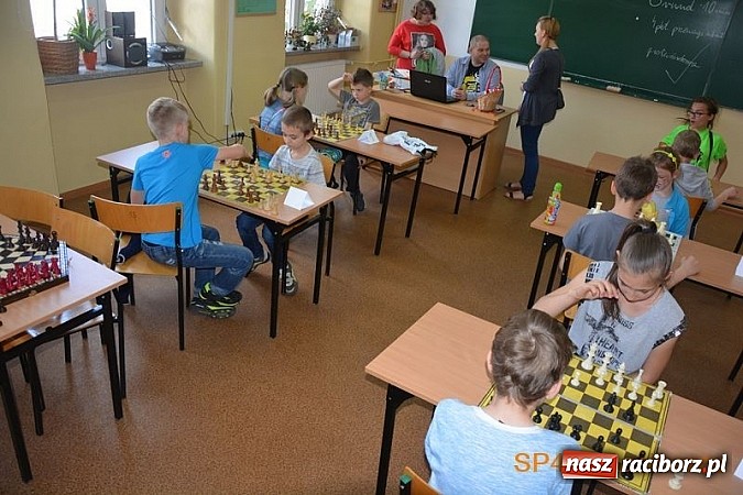 Zdjęcie w galerii na portalu naszraciborz.pl: Piknik rodzinny w SP4 wiadomości z regionu