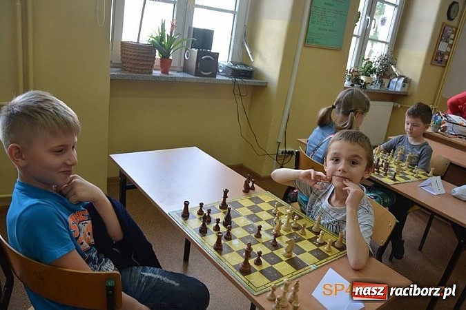 Zdjęcie w galerii na portalu naszraciborz.pl: Piknik rodzinny w SP4 wiadomości z regionu