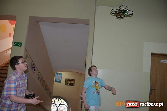 Zdjęcie w galerii na portalu naszraciborz.pl: Piknik rodzinny w SP4 wiadomości z regionu