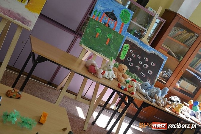 Zdjęcie w galerii na portalu naszraciborz.pl: Piknik rodzinny w SP4 wiadomości z regionu