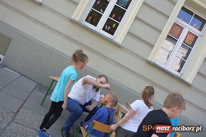 Zdjęcie w galerii na portalu naszraciborz.pl: Piknik rodzinny w SP4 wiadomości z regionu