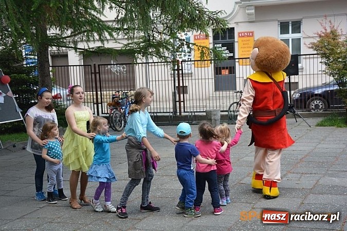 Zdjęcie w galerii na portalu naszraciborz.pl: Piknik rodzinny w SP4 wiadomości z regionu