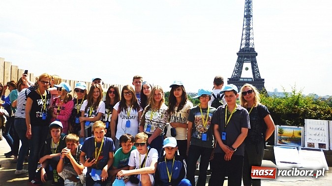 Zdjęcie w galerii na portalu naszraciborz.pl: Kuźniańscy uczniowie w Paryżu wiadomości z regionu