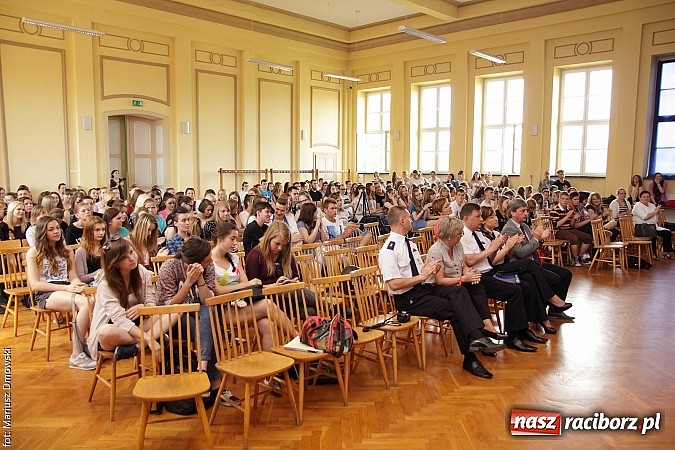 Zdjęcie w galerii na portalu naszraciborz.pl: Młodzież ZSE spotkała się z wokalistą Oddziału Zamkniętego  wiadomości z regionu