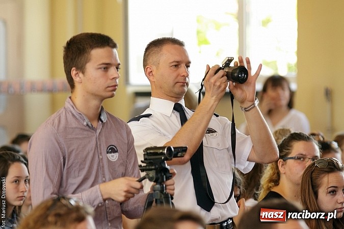Zdjęcie w galerii na portalu naszraciborz.pl: Młodzież ZSE spotkała się z wokalistą Oddziału Zamkniętego  wiadomości z regionu