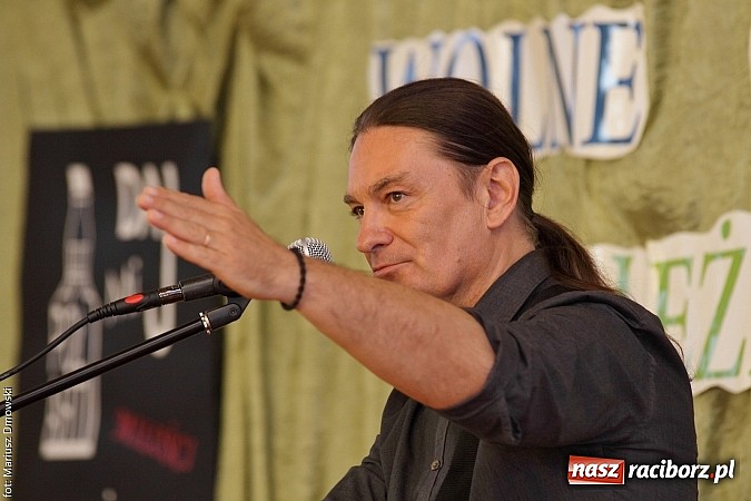 Zdjęcie w galerii na portalu naszraciborz.pl: Młodzież ZSE spotkała się z wokalistą Oddziału Zamkniętego  wiadomości z regionu