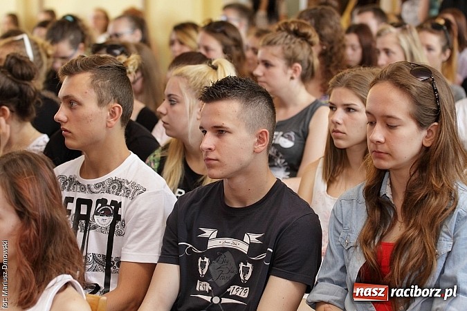 Zdjęcie w galerii na portalu naszraciborz.pl: Młodzież ZSE spotkała się z wokalistą Oddziału Zamkniętego  wiadomości z regionu