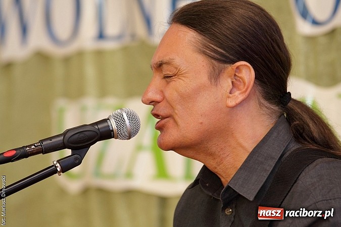 Zdjęcie w galerii na portalu naszraciborz.pl: Młodzież ZSE spotkała się z wokalistą Oddziału Zamkniętego  wiadomości z regionu