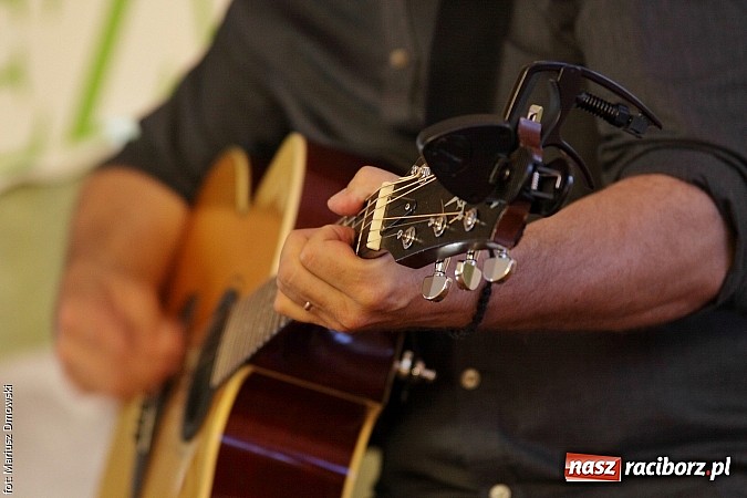 Zdjęcie w galerii na portalu naszraciborz.pl: Młodzież ZSE spotkała się z wokalistą Oddziału Zamkniętego  wiadomości z regionu