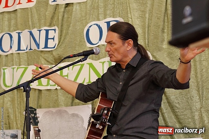 Zdjęcie w galerii na portalu naszraciborz.pl: Młodzież ZSE spotkała się z wokalistą Oddziału Zamkniętego  wiadomości z regionu