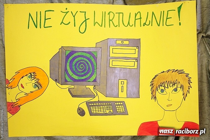 Zdjęcie w galerii na portalu naszraciborz.pl: Młodzież ZSE spotkała się z wokalistą Oddziału Zamkniętego  wiadomości z regionu