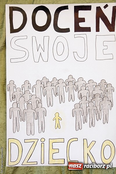 Zdjęcie w galerii na portalu naszraciborz.pl: Młodzież ZSE spotkała się z wokalistą Oddziału Zamkniętego  wiadomości z regionu