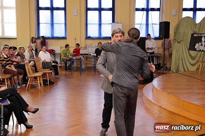 Zdjęcie w galerii na portalu naszraciborz.pl: Młodzież ZSE spotkała się z wokalistą Oddziału Zamkniętego  wiadomości z regionu