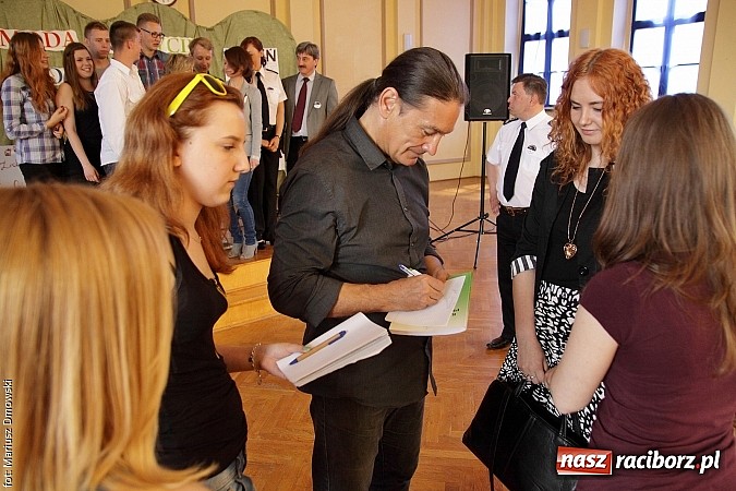 Zdjęcie w galerii na portalu naszraciborz.pl: Młodzież ZSE spotkała się z wokalistą Oddziału Zamkniętego  wiadomości z regionu