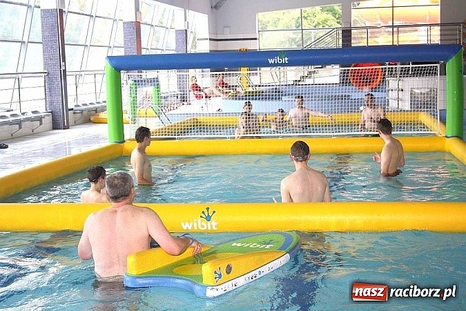 Zdjęcie w galerii na portalu naszraciborz.pl: Wodny tor przeszkód, mecze i nagrody. W aquaparku na sportowo świętowano Dzień Dziecka wiadomości z regionu