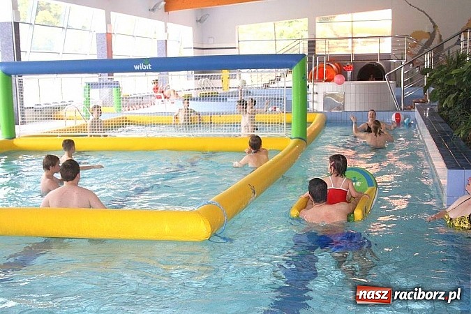Zdjęcie w galerii na portalu naszraciborz.pl: Wodny tor przeszkód, mecze i nagrody. W aquaparku na sportowo świętowano Dzień Dziecka wiadomości z regionu