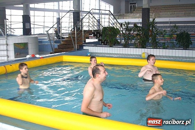Zdjęcie w galerii na portalu naszraciborz.pl: Wodny tor przeszkód, mecze i nagrody. W aquaparku na sportowo świętowano Dzień Dziecka wiadomości z regionu