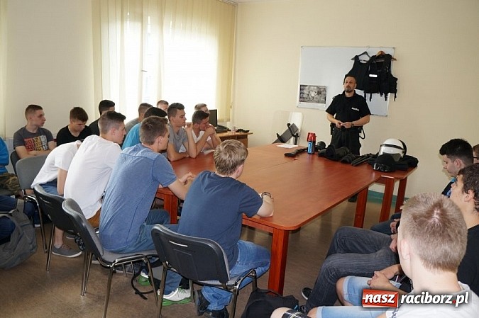 Zdjęcie w galerii na portalu naszraciborz.pl: Młodzież z Raciborza kibicuje bezpiecznie wiadomości z regionu