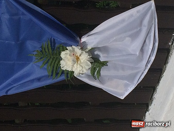 Zdjęcie w galerii na portalu naszraciborz.pl: Skoro świt ruszyli do pracy. Zobacz jak powstają raciborskie kwietne dywany na Boże Ciało wiadomości z regionu