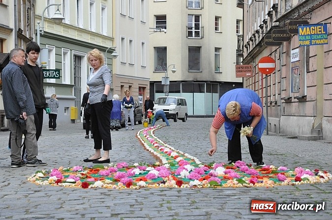Zdjęcie w galerii na portalu naszraciborz.pl: Piękna Elizabeth z ulicy Solnej  wiadomości z regionu
