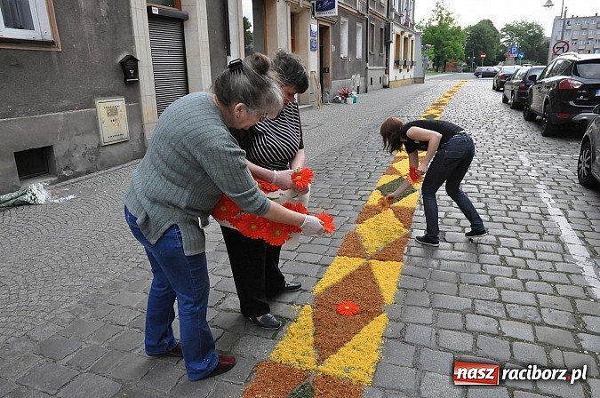 Zdjęcie w galerii na portalu naszraciborz.pl: Piękna Elizabeth z ulicy Solnej  wiadomości z regionu