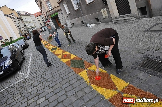 Zdjęcie w galerii na portalu naszraciborz.pl: Piękna Elizabeth z ulicy Solnej  wiadomości z regionu