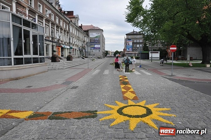 Zdjęcie w galerii na portalu naszraciborz.pl: Piękna Elizabeth z ulicy Solnej  wiadomości z regionu