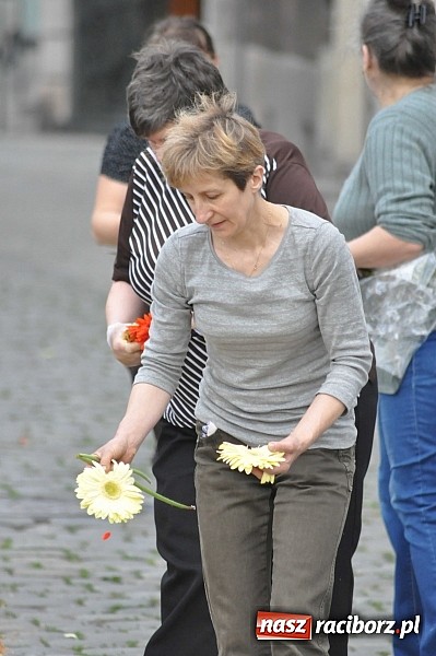 Zdjęcie w galerii na portalu naszraciborz.pl: Piękna Elizabeth z ulicy Solnej  wiadomości z regionu