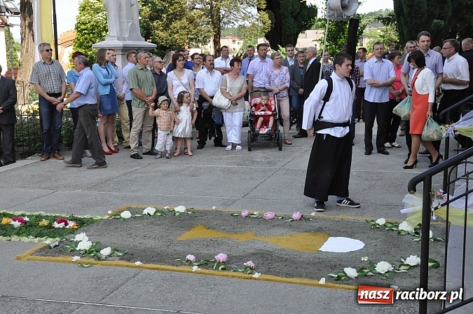 Zdjęcie w galerii na portalu naszraciborz.pl: Uroczystość Najświętszego Ciała i Krwi Chrystusa w Kościele obecna od XIII wieku wiadomości z regionu