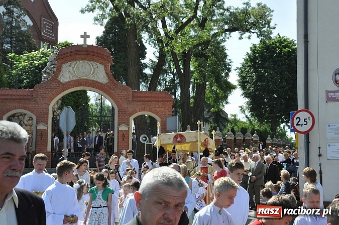 Zdjęcie w galerii na portalu naszraciborz.pl: Uroczystość Najświętszego Ciała i Krwi Chrystusa w Kościele obecna od XIII wieku wiadomości z regionu