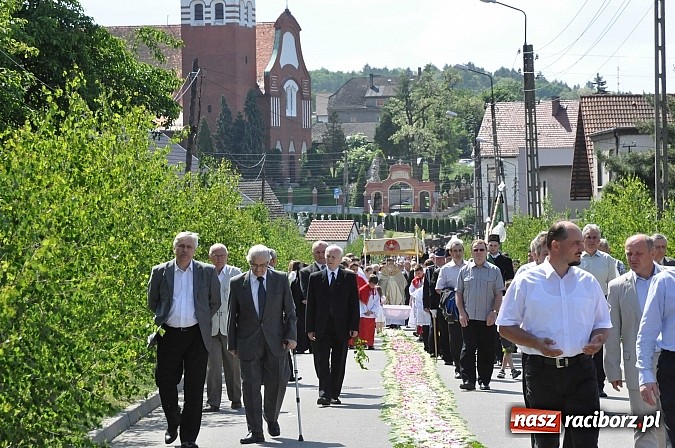 Zdjęcie w galerii na portalu naszraciborz.pl: Uroczystość Najświętszego Ciała i Krwi Chrystusa w Kościele obecna od XIII wieku wiadomości z regionu