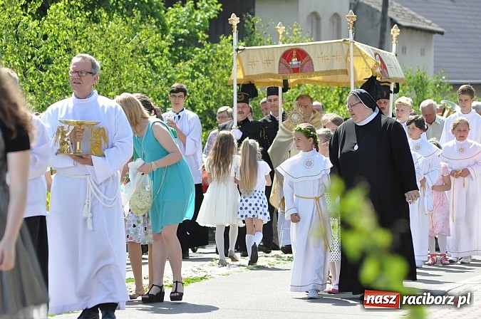 Zdjęcie w galerii na portalu naszraciborz.pl: Uroczystość Najświętszego Ciała i Krwi Chrystusa w Kościele obecna od XIII wieku wiadomości z regionu