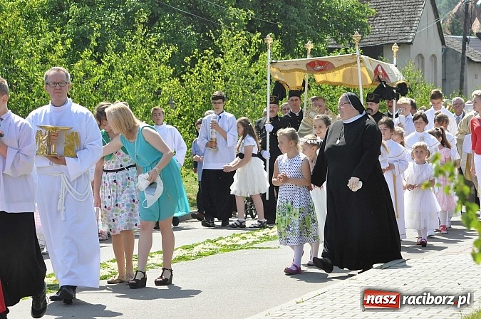Zdjęcie w galerii na portalu naszraciborz.pl: Uroczystość Najświętszego Ciała i Krwi Chrystusa w Kościele obecna od XIII wieku wiadomości z regionu