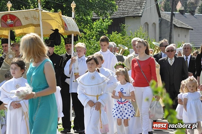 Zdjęcie w galerii na portalu naszraciborz.pl: Uroczystość Najświętszego Ciała i Krwi Chrystusa w Kościele obecna od XIII wieku wiadomości z regionu