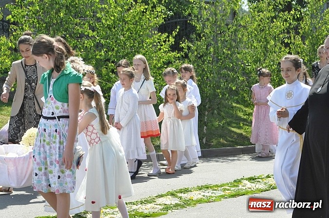 Zdjęcie w galerii na portalu naszraciborz.pl: Uroczystość Najświętszego Ciała i Krwi Chrystusa w Kościele obecna od XIII wieku wiadomości z regionu