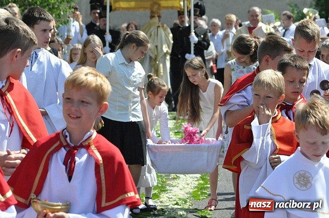 Zdjęcie w galerii na portalu naszraciborz.pl: Uroczystość Najświętszego Ciała i Krwi Chrystusa w Kościele obecna od XIII wieku wiadomości z regionu